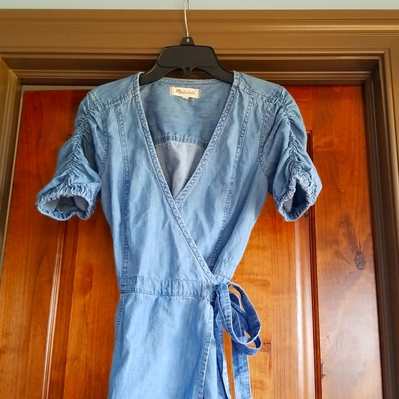 *B2G1* Madewell Denim Shirred-Sleeve Wrap Dress - Picture 3 of 6